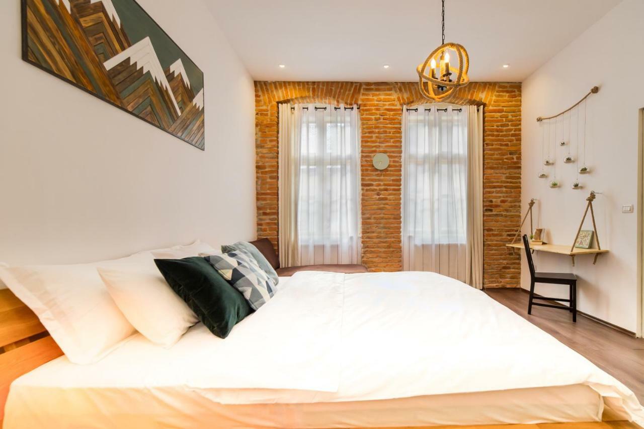 Deer Apartment Брашов Екстериор снимка