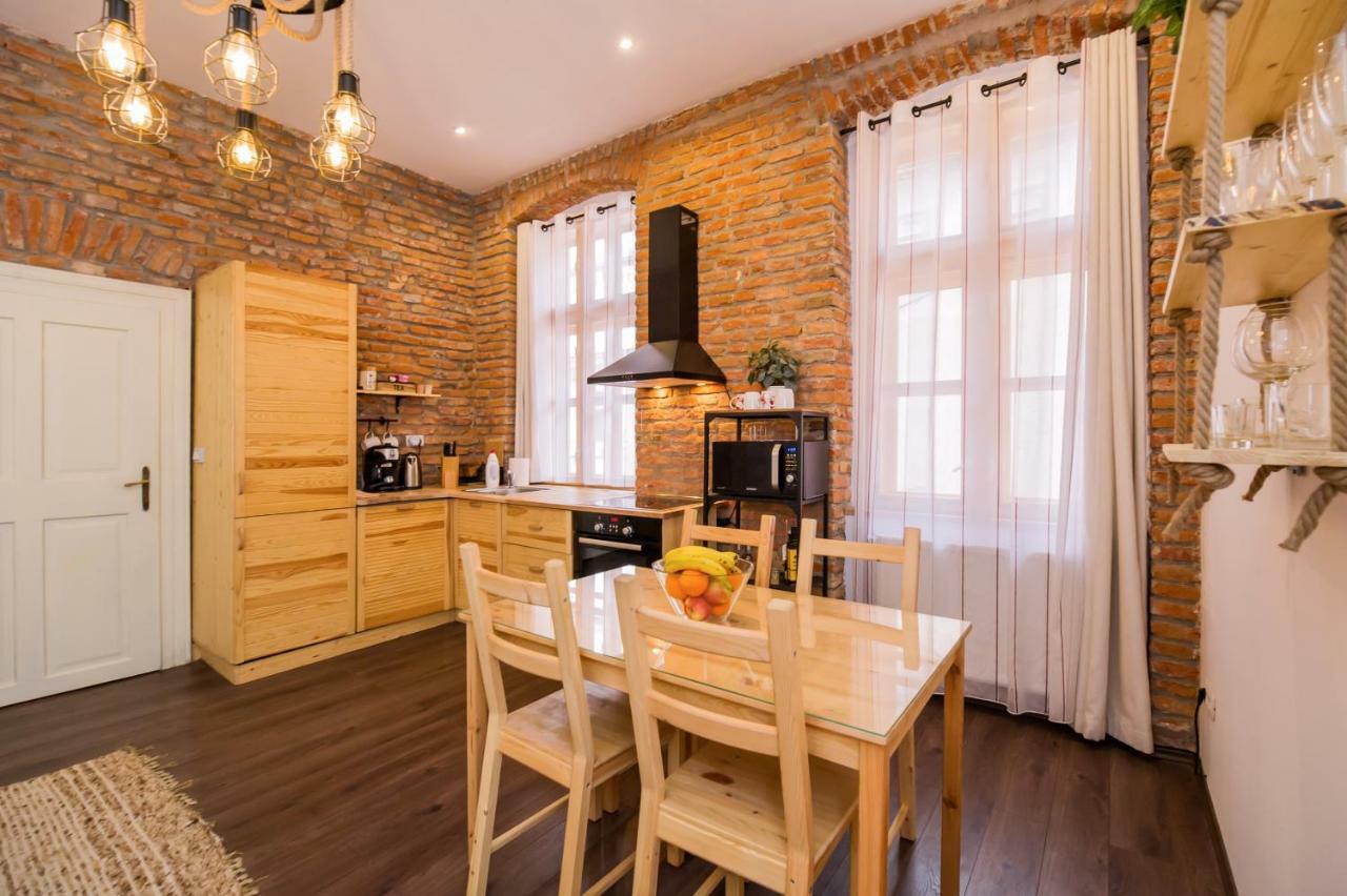 Deer Apartment Брашов Екстериор снимка