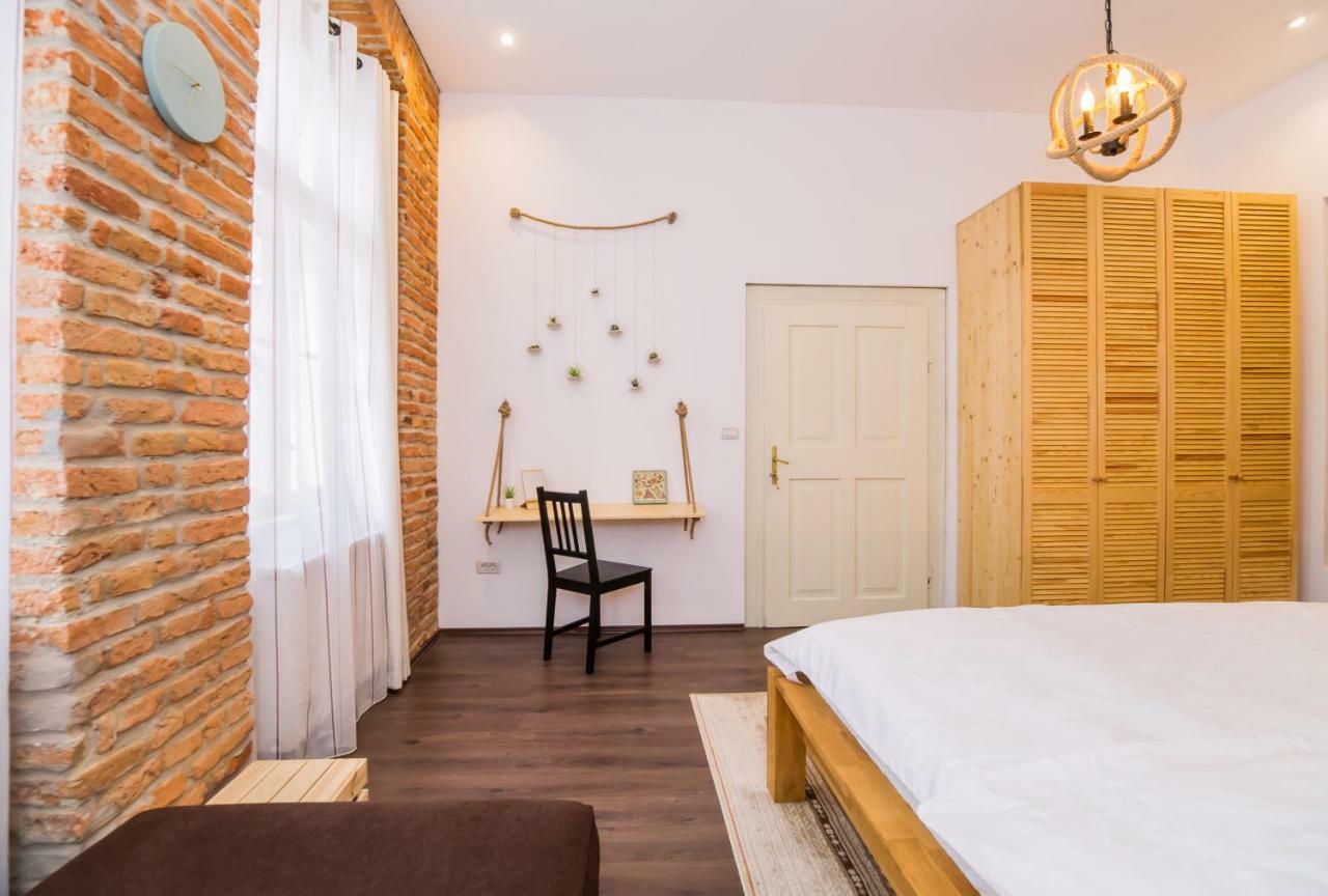 Deer Apartment Брашов Екстериор снимка