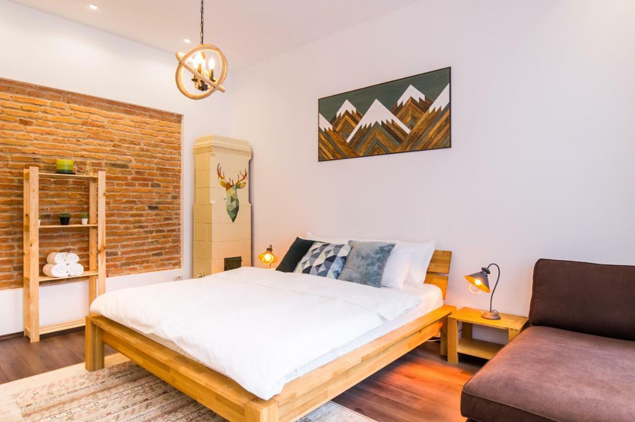 Deer Apartment Брашов Екстериор снимка