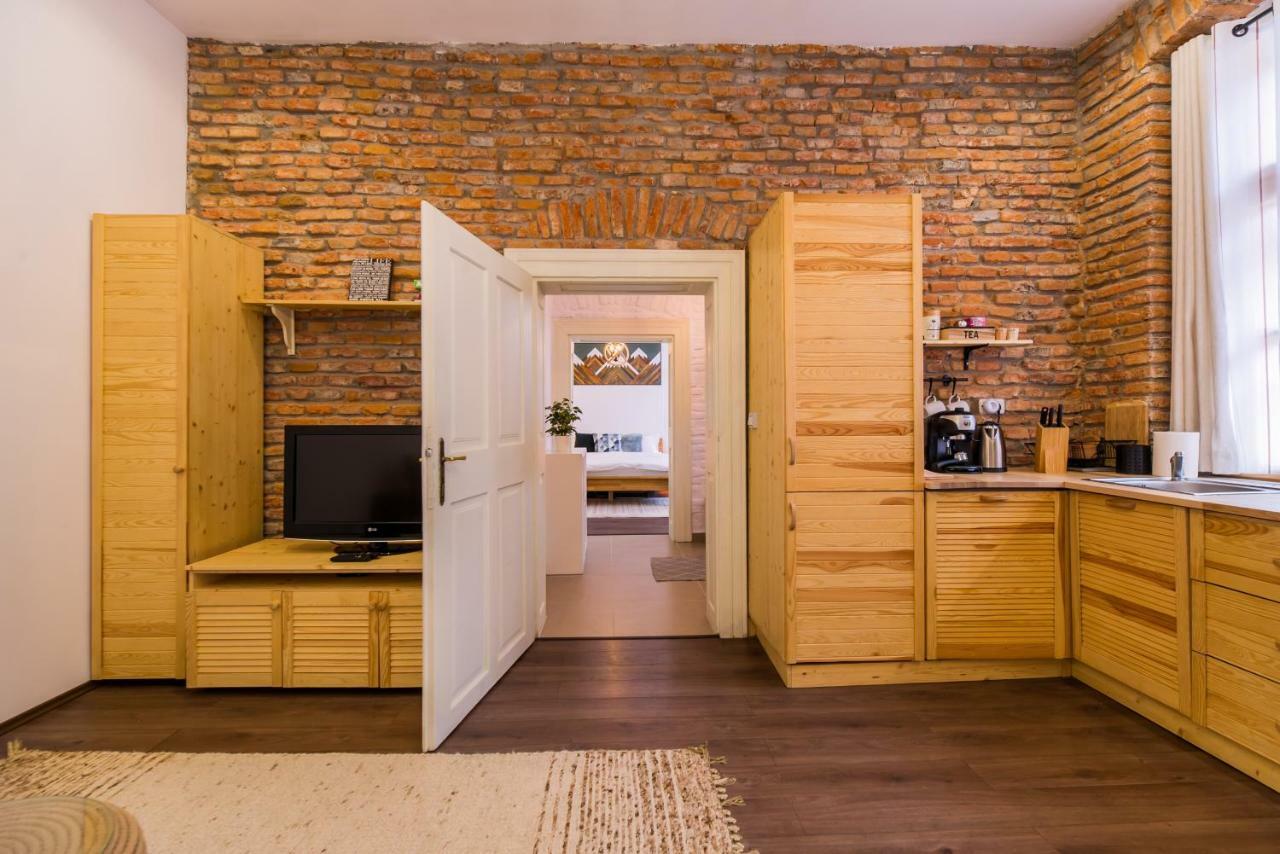 Deer Apartment Брашов Екстериор снимка