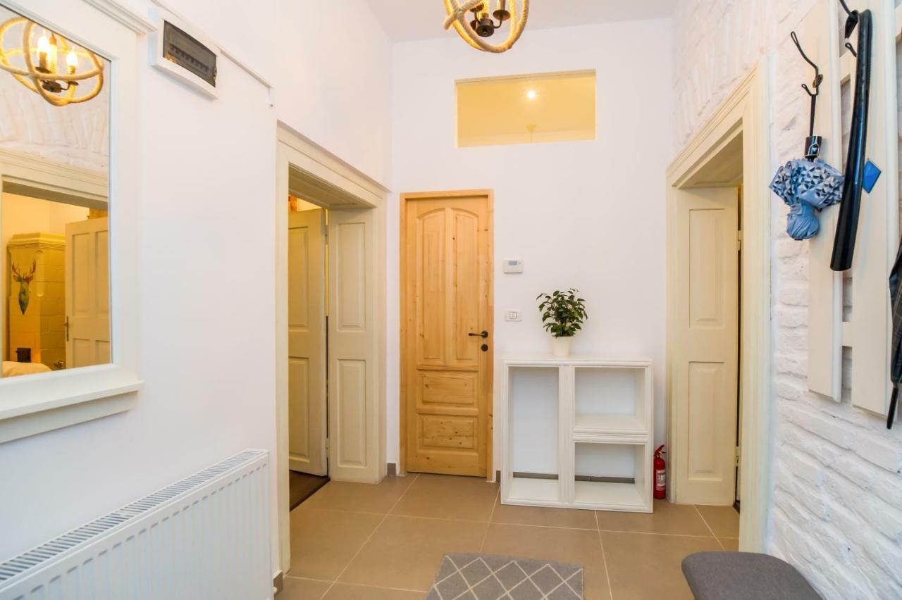 Deer Apartment Брашов Екстериор снимка